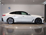 ご納車後も全国約200拠店のBMW正規ディーラーサービス工場にて保証対応いたします。お近くのBMW正規ディーラーをご案内の上、アフターメンテナンスをお受け頂けますので、安心してお乗りいただけます!!