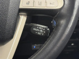 【レーダークルーズコントロール】従来のクルコンの機能に加え、先行車に接近すると、安全な車間距離を保ちながら先行車の車速に合わせ追従するシステム。