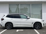 オリジナル・サービスもついたBMW自動車保険も取り扱っております。BMW自動車保険にご加入いただくと、万一のトラブルを24時間365日サポートするエマージェンシー・サービスの〈プレミアム〉をご利用いただけます。
