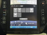 【11.6インチナビ】縦型の大型ディスプレイ採用。ナビやオーディオ、空調などに関する様々な情報をディスプレイに集約しました。高精細な表示で視認性を追求したほか、タブレット感覚の直感的な操作も実現。