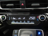 ★エアコンはオートタイプが装着済みです!オートモードにしておけば、車内温度を設定するだけで風の料や吹き出し口の切り替えを機械が行ってくれます!一年中快適な環境を作れますよ♪