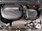 【BMWクリーンディーゼル】市場をリードするディーゼルエンジン。低回転ステージ専用ターボが走り出しから効果的に過給を行いスムーズな発進加速や低燃費を実現。ディーゼルの常識を超えたスポーティな走りを!