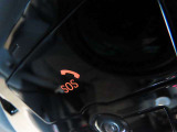 SOSコール/エアバックが展開するような深刻な事故において、自動でSOSコールを発信します。車内で急病人が出るような緊急時は、手動で発信可能です。
