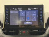【純正9型ディスプレイオーディオ】大画面で高い視認性を誇り、操作しやすいインターフェースが特徴のディスプレイオーディオ。ナビ機能も搭載し、Apple CarPlay/AndroidAutoにも対応。