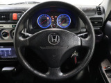 握りやすく、回しやすいステアリングは長時間の運転でも疲れを感じさせません!