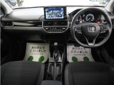運転にかかわる様々な操作を安全に行えるように視点移動が少なく、操作性に配慮されたスイッチ類が凝縮されたコクピットです。