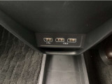 ナビとのUSB接続、充電ジャックも充実しています♪