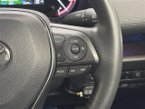 【レーダークルーズコントロール】従来のクルコンの機能に加え、先行車に接近すると、安全な車間距離を保ちながら先行車の車速に合わせ追従するシステム。