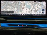 iDriveHDDナビゲーションになります。操作はコントローラーとタッチパネルにて操作いただけます。