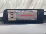 狭い場所での駐車やすれ違いなどでより的確な運転操作に役立つ360°ビューモニターが装備されています。