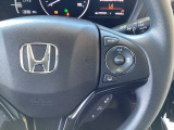 ハンドルにHondaセンシング系のクルーズコントロールやレーンキープアシストなどのスイッチが装備されています。ハンドルから手を離さず安全に操作できます。