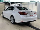 「中古車ハイブリッド保証」付き。ハイブリッド機構を無償で保証します。保証期間は、初度登録年月から10年目まで、またはロングラン保証が終わってから3年間。ただし累計走行距離が20万km以内です。
