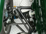 フロントサスペンションは、普通車と同じ仕様です。ビルシュタインダンパーにアイバッハスプリングのワールドクラス黄金の組合せです。