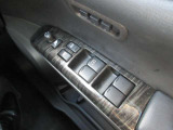 全席パワーウィンドウとなっています。運転席はオートになっているのでワンタッチ開閉することが出来ます。