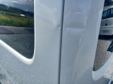 後左凹み等ありますので現車確認お願い致します。塗装承ります。