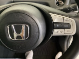 ハンドルにHondaセンシング系のクルーズコントロールやレーンキープアシストなどのスイッチが装備されています。ハンドルから手を離さず安全に操作できます。