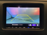 バックでの車庫入れも安心です! リアカメラが付いているバックモニター付のナビを装備しております。操作線もついており距離感も画面から確認できます。