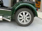 ケータハム純正アルミホイールに、タイヤは、AVON 155/65R14