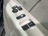 【電動格納ミラー】サイドミラーは電動格納式となっており、狭い駐車場でもキズがつくリスクを抑えられます。