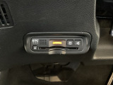 ハンドルの左下にETCがついています。高速道路の料金所の通過も楽々です!。 カードの取り出しもしやすい場所についています。