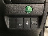 ハンドルの右側にはヘットライトリベライザーとVSA(ABS+TCS+横滑り抑制)の解除スイッチがついています。ヘッドライトリベライザーは道路状況や積荷の加重に応じてライトの高さを調節できます。