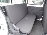 後部座席も大きな擦れもなく状態良好です。