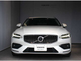 V60は走りのダイナミズムと美しいスタイリング、そして多様性をバランスよく融合させており、乗る人はもちろん見る人も満足させます。