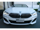BMWの代名詞の【キドニーグリル】グリルが腎臓のように見えるので【キドニー】と呼ばれるようになりました。一目見ただけでBMWであると認識できる確固たるアイコンとして存在感を放ちます。
