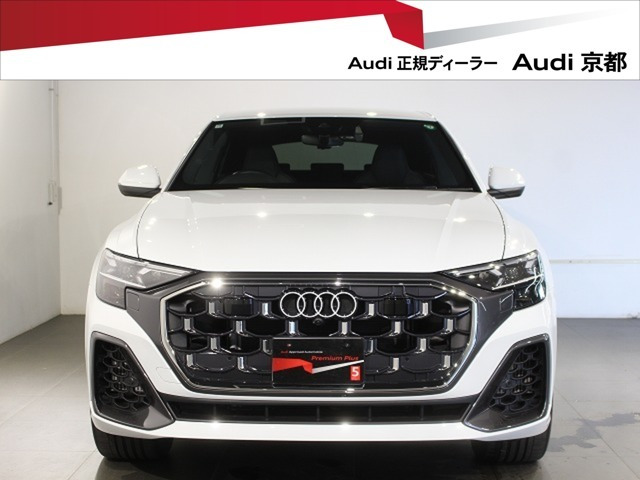 Q855 TFSI クワトロ Sライン 4WD