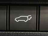 【パワーバックドア】スマートキーや運転席のボタンを押すだけでリアゲートが自動で開閉します!荷物を持っている時や、高い位置にあるバックドアを閉める際に便利な機能です♪