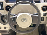 インテリアに合わせたデザインのステアリングは、運転される方のことも考え、運転しやすい形状、大きさです。是非一度、実際に触ってお確かめください。