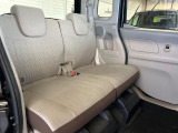 後部座席も気になるようなキズ・汚れやへたり等、大きなダメージはなく、良好な状態です。