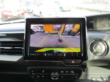 バックカメラ付きで駐車時などに便利です☆