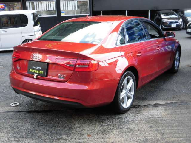 アウディ A4 2.0 TFSI ターボ 純正ナビ フルセグTV バックカメ の中古