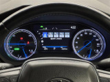 【メーターまわり】ドライバーから見やすい位置にあって安全運転に寄与します。マルチインフォメーションディスプレイでは、クルマに関する情報の確認はもちろん、各種安全機能・装備のON/OFFも設定可能。