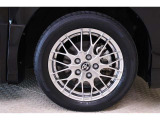 ハイブリッドSi専用16インチ鍛造アルミホイール装着。タイヤサイズは205/55R16です