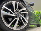 【純正18インチアルミホイール】外観にマッチした純正アルミホイールを装着しております。各種社外アルミホイールや、スタッドレスタイヤも取扱いしております。是非ご相談ください♪