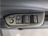 運転席からも操作可能な全席パワーウィンドウが装備されています。