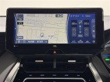 【12.3型ナビ】ナビゲーションや多彩なオーディオ機能を搭載した12.3インチのワイドディスプレイ。Apple CarPlayやAndroidAutoにも対応します。