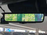 【デジタルインナーミラー】後席の大きな荷物や同乗者で後方が確認しづらい時でも安心!カメラが撮影した車両後方の映像をルームミラー内に表示。クリアな視界で状況の確認が可能です!