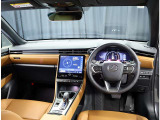 デザインもよく、居心地のよい運転席ですね。分かりやすいスイッチ類ですから操作もしやすく運転をサポートします。