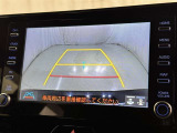 バックモニターも装備しております。バックギアに入れるとナビ画面に車の後方が映し出されます。これで後方確認も安心!