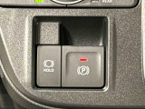 指先だけで簡単に操作が可能な電動パーキングブレーキを採用。「HOLD」スイッチを押すと、渋滞や信号待ちなどでブレーキペダルから足を離しても、ブレーキを保持するので安心です