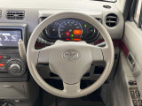 インテリアに合わせたデザインのステアリングは、運転される方のことも考え、運転しやすい形状、大きさです。是非一度、実際に触ってお確かめください。