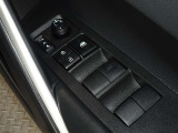 電動格納式ドアミラー・パワーウインドウを装備しています。