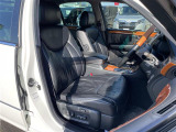 【5人乗り】ゆったりとした座り心地と、車内を広々と使える快適性に長けているので、快適な時間をお過ごしいただけます!