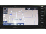 ナビは純正品。ワンセグテレビ・CD・Bluetooth・SDオーディオ・スマホ・外部入力・ハンズフリー電話対応。