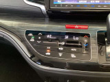 【オートエアコン】車内温度を設定すると、風量を自動で調節してくれます。