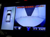 パノラミックビューモニターシステムが付いているので車の上から見た映像が確認できますよ。