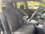 運転席の足元は広く運転がしやすいです。